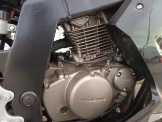 Hyosung GT 125 R Roja