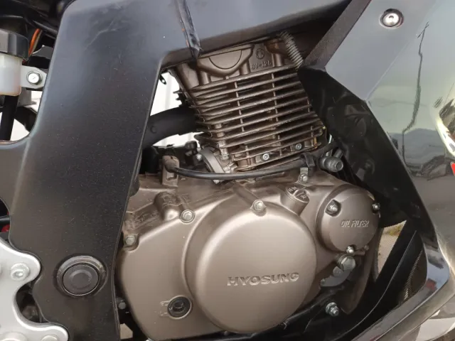 Hyosung GT 125 R Roja