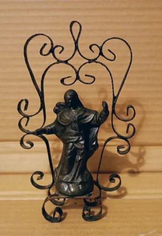 Virgen de metal con soporte
