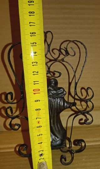 Virgen de metal con soporte