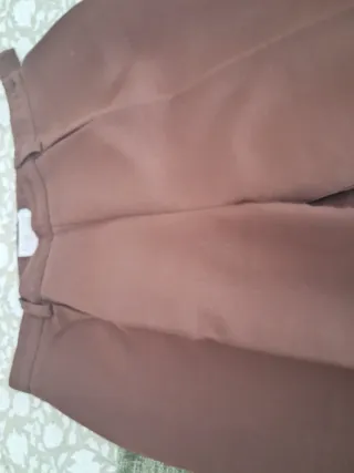 Pantalón pinzas marrón mujer