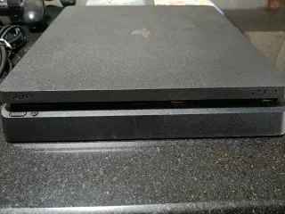 PS4 Slim + 2 Joypad + God of War + CTR