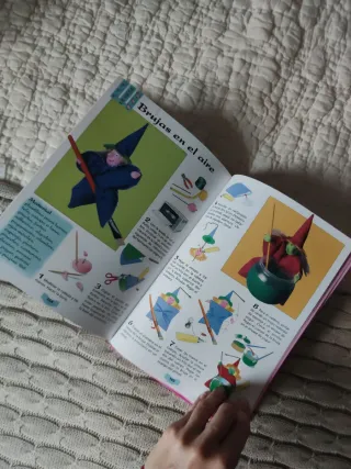 El libro de las ninas / the Book of Girls (Span...