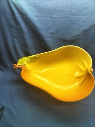 Fruteira ou centro de mesa em faiança amarela