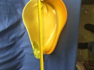 Fruteira ou centro de mesa em faiança amarela