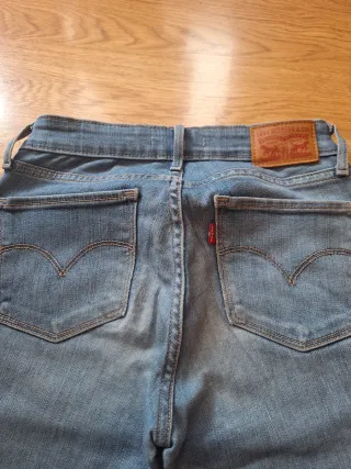 Levi's 715 Bootcut W25 L32