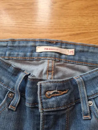 Levi's 715 Bootcut W25 L32