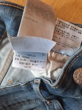 Levi's 715 Bootcut W25 L32