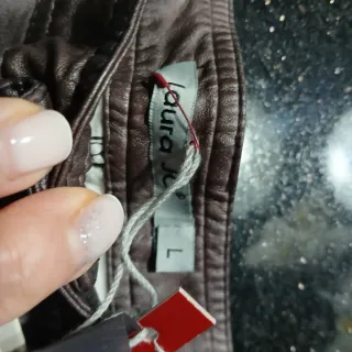 Pantalones cortos polipiel marrones