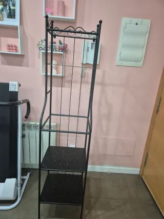 Estantería de metal y cristal negralavabo