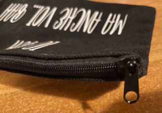 Bustina nera in corone con zip