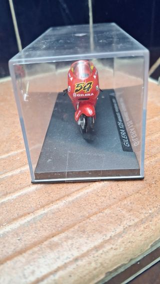 Miniatura Moto Gilera 125 Manuel Poggiali