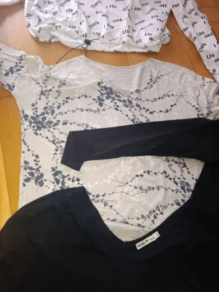 Conjunto de 5 camisetas y sudaderas