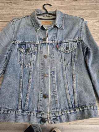 Cazadora Vaquera Levi's Talla M mujer.