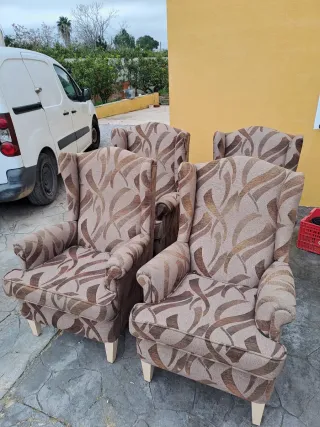 4 Sillones tapizados beige y marrón