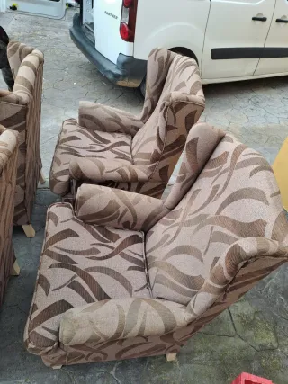 4 Sillones tapizados beige y marrón