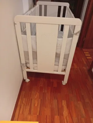 Cuna blanca para bebé