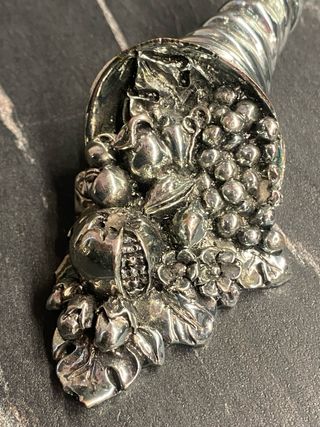 Cornucopia portafortuna in metallo