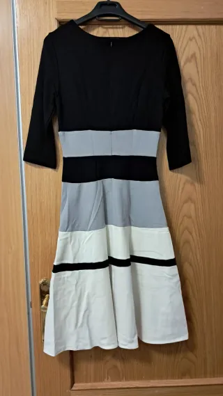 Vestido formal con falda de vuelo