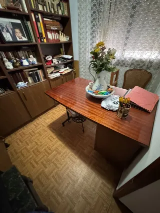 Urge vender!! Escritorio antiguo de madera