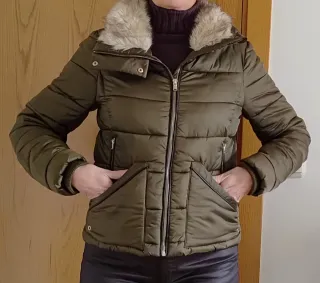 Cazadora acolchada Zara verde caqui talla M
