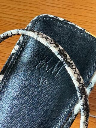 Sandalias tacón H&M estampado serpiente