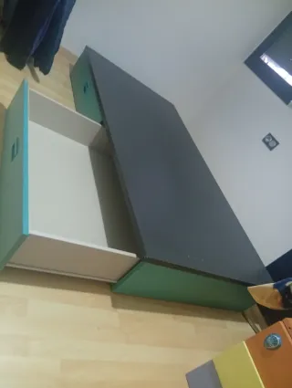 Cama individual con 2 cajones y estantería