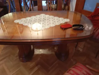 Mesa EXTENSIBLE de comedor y 6 sillas. Con cristal