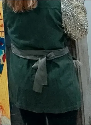 Chaqueta verde lentejuelas y plumas