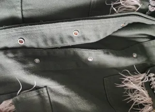 Chaqueta verde lentejuelas y plumas