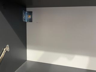 Mueble gris con puerta abatible 74,5x20x32 cm