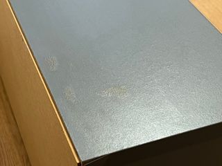 Mueble gris con puerta abatible 74,5x20x32 cm