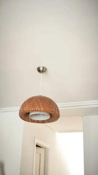 Lámpara de mimbre colgante