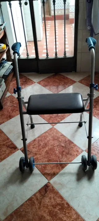 Andador con silla para adultos