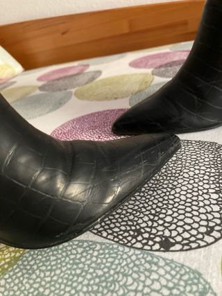 Botines tacón aguja negros