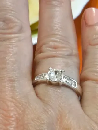 Anillo Solitario Circonita Cúbica y Cristales