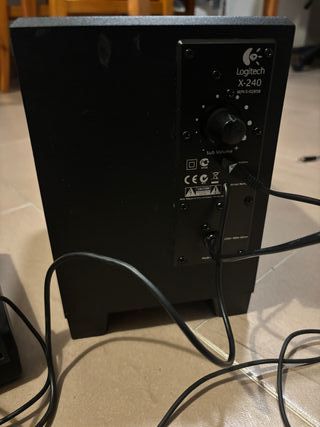 Altavoces Logitech Negros 2.1 x-240