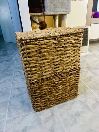 Mueble de madera y metal de tienda exclusiva