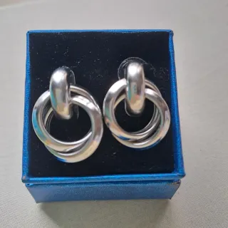 Pendientes Plateados Aro Entrelazado