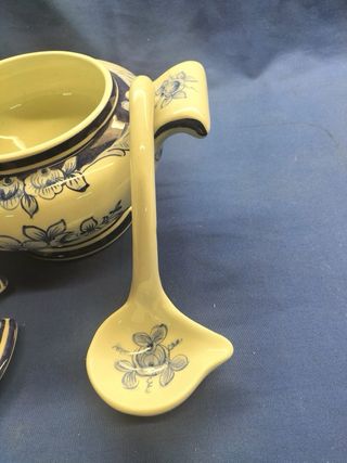 Terrina faiança pintada à mão com concha