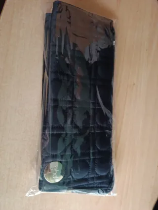 Cartera GHD Edición Limitada Negra y Dorada