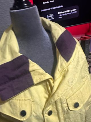 Chaqueta Amarilla Estampada by Burton: