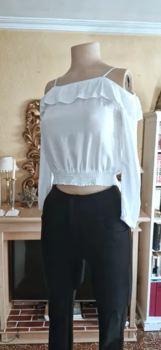 Blusa H&M blanca hombros descubiertos