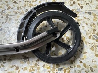 Patinete Oxelo Mid 9 con timbre incluido.