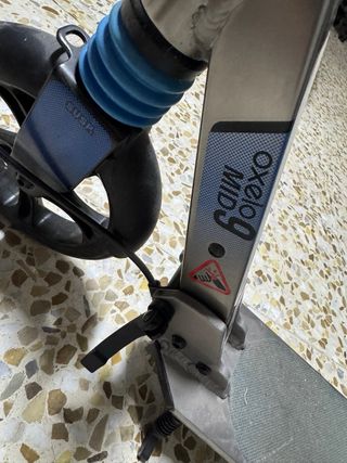 Patinete Oxelo Mid 9 con timbre incluido.