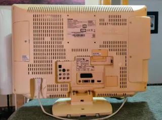 TV Toshiba LCD con reproductor DVD 22"