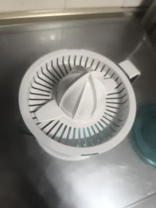 Exprimidor eléctrico azul