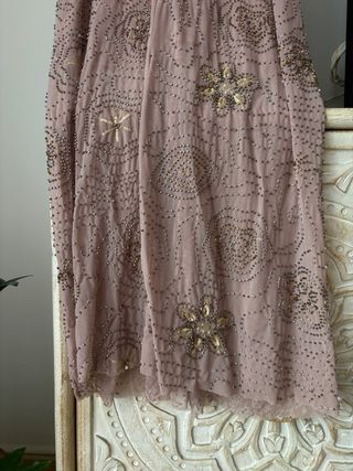 Vestido midi Zara con abalorios