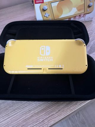 Nintendo Switch Lite Amarillo