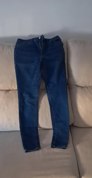 Pantalones vaqueros azules ajustados